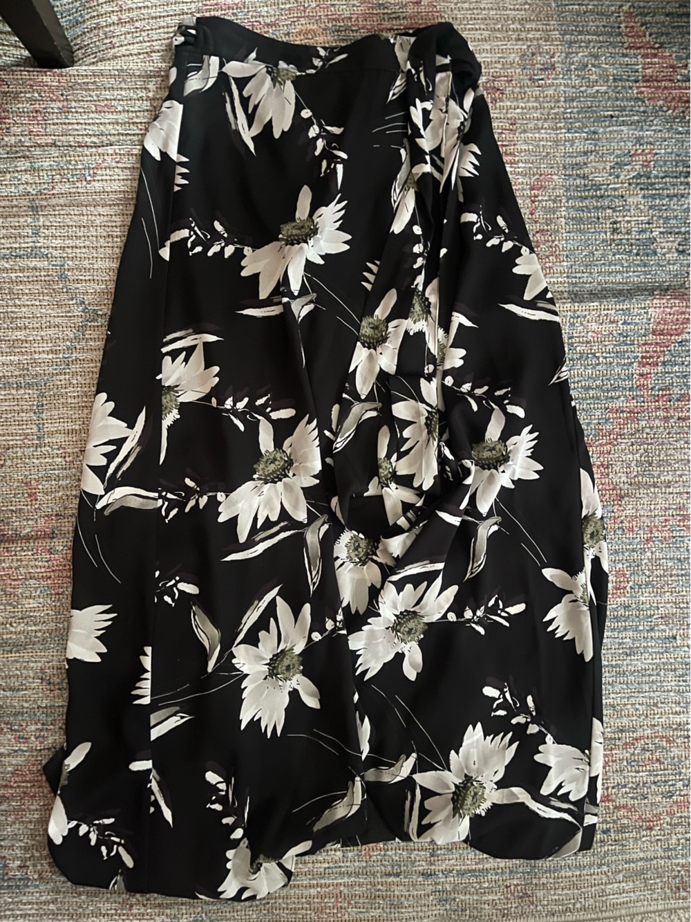 bebe Black Floral Print Skirt